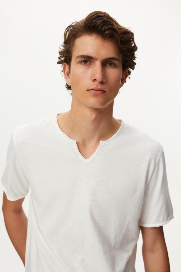 V YAKA KISA KOLLU T-SHIRT